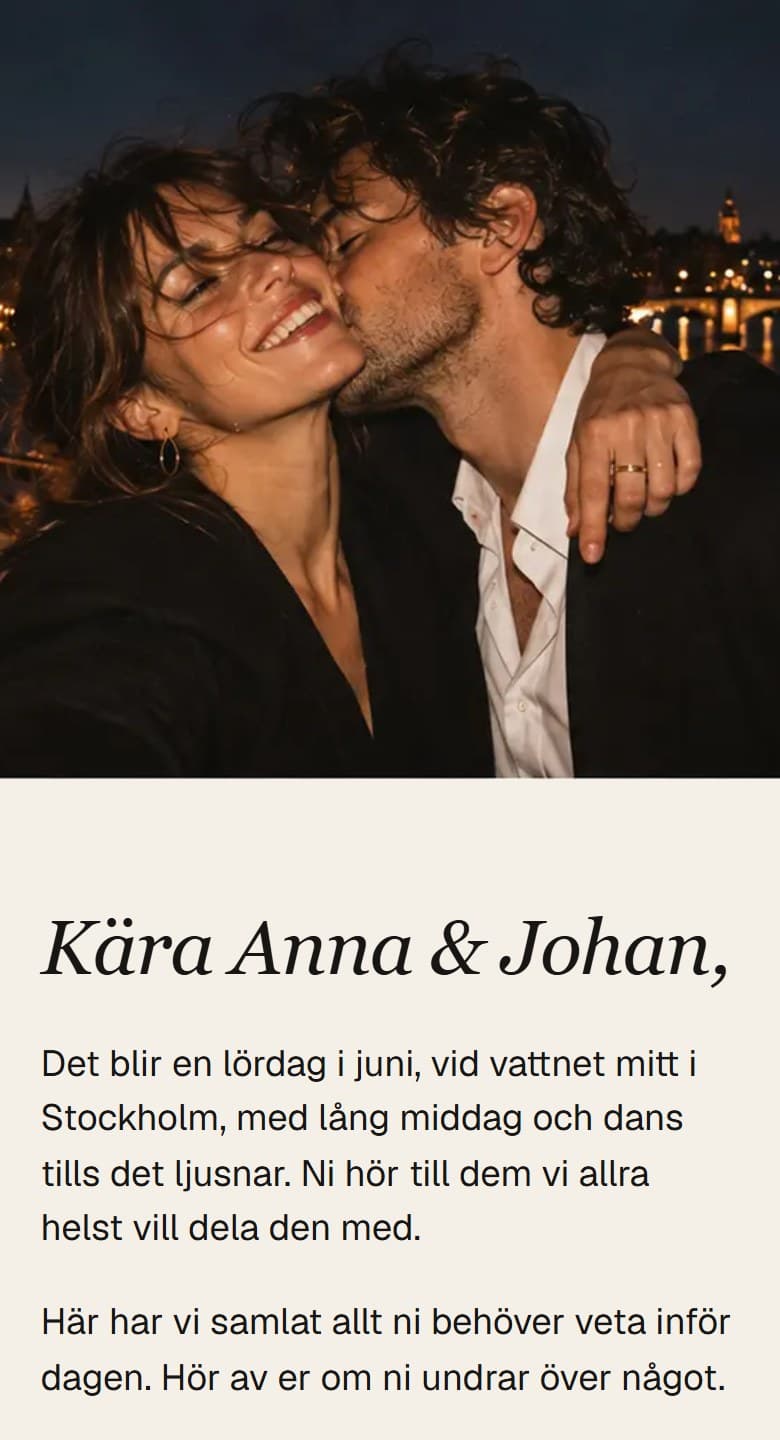 Ett utsnitt ur demoinbjudan i designen Editorial: ett fotografi av paret och hälsningen Kära Anna & Johan.
